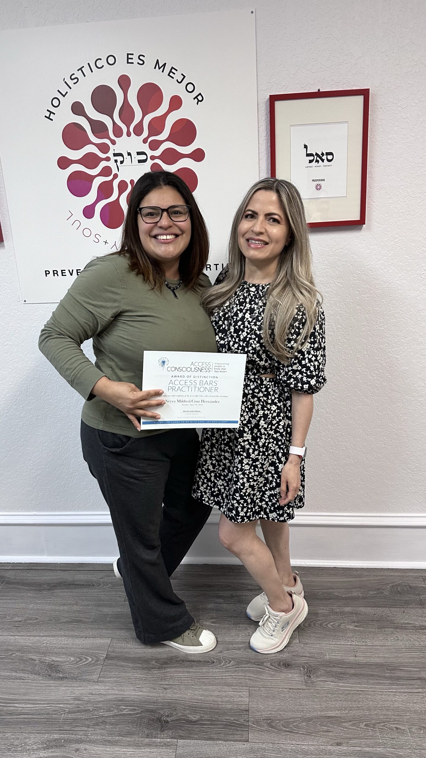 mujer de una certificación anterior